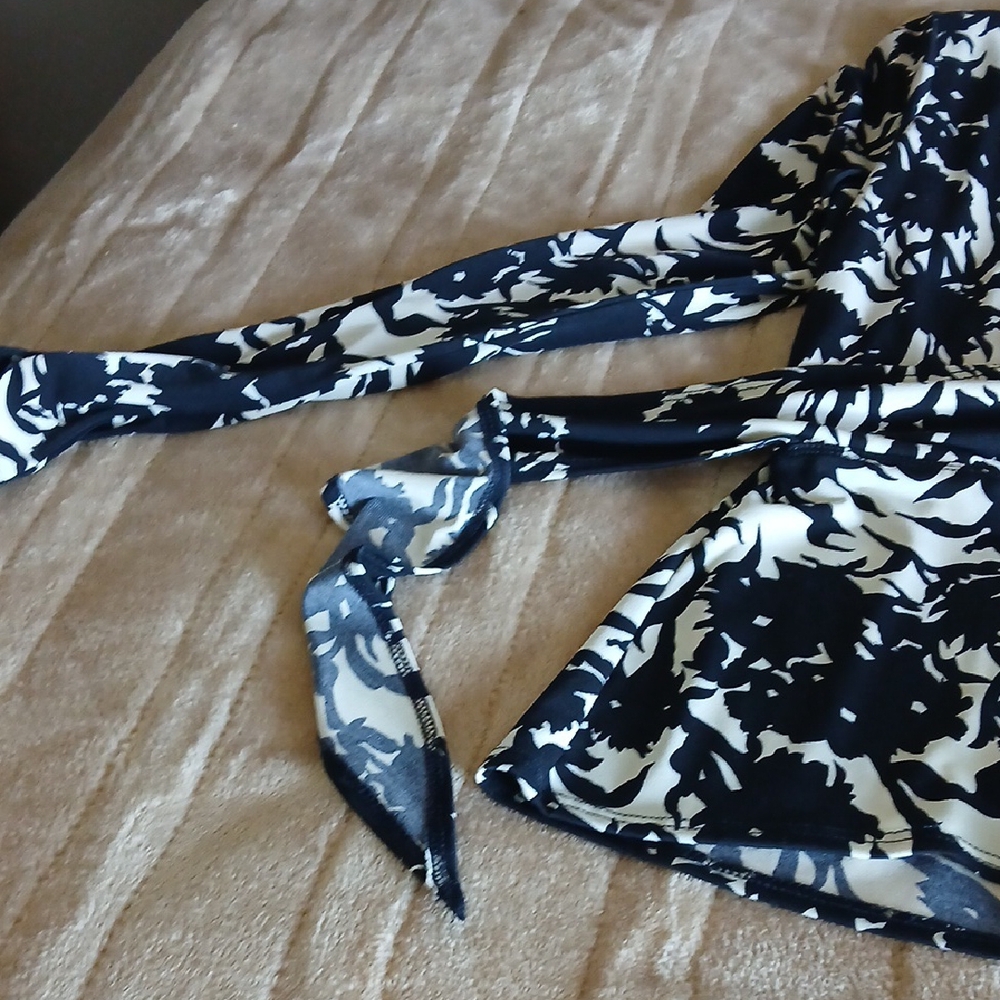Max Studio Black and Cream Floral Blouse - Picture 4 of 14